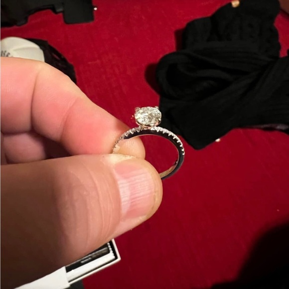 Woman’s ring - Picture 2 of 5